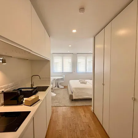 B044 Moderne Croisette 100m קאן